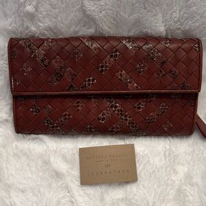 Bottega Veneta Red-Brown Woven Clutch Pre-loved
